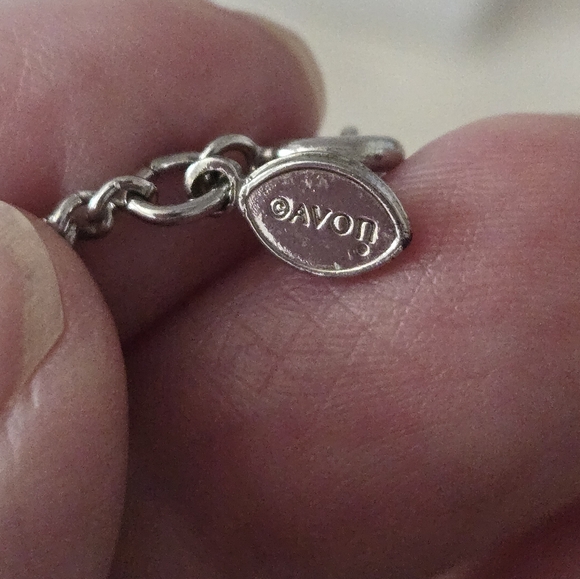 Vintage Avon Two-tone Butterfly Necklace - Picture 4 of 5